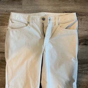 Lululemon Commissioner slim fit men’s pants (29/30) light tan